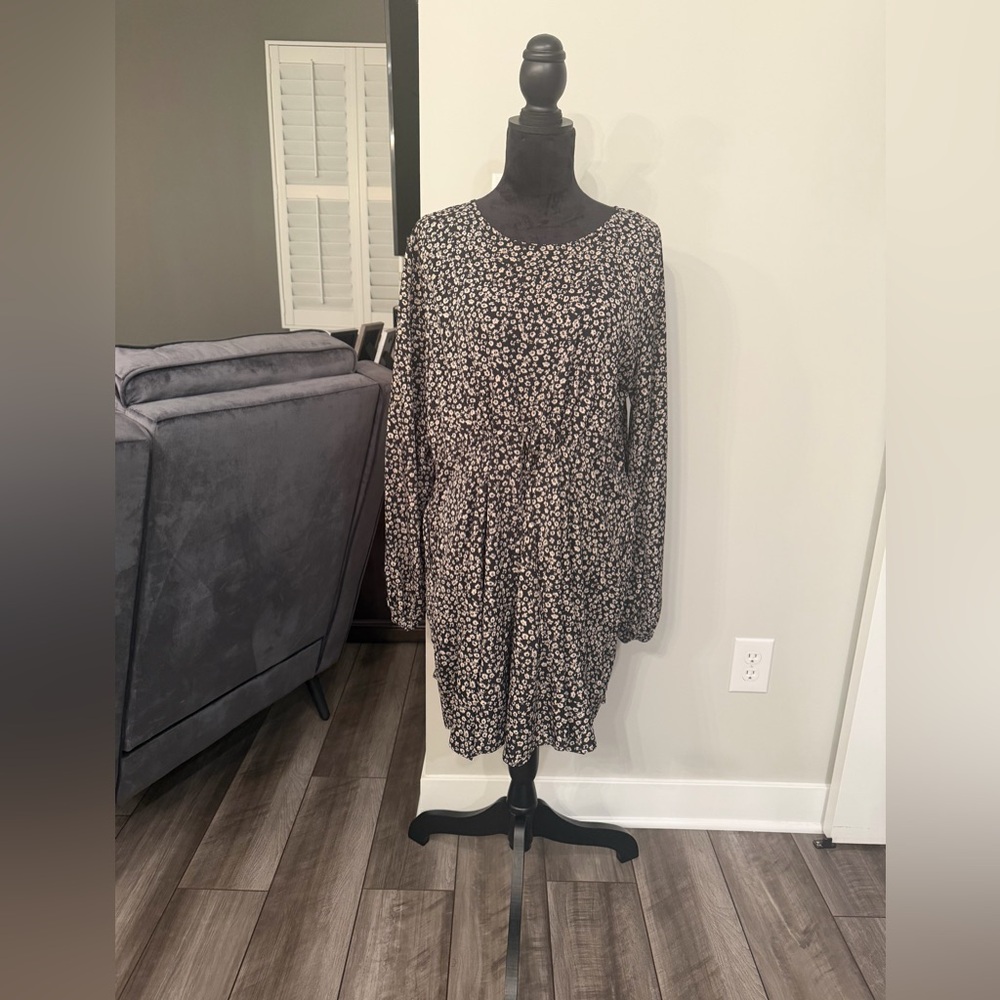 FUN Black and White Floral Long Sleeve Dress, cute- w/tights & boots.

39